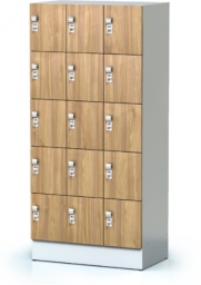 Skříň trojdílná s patnácti uzamykatelnými schránkami s naloženými dveřmi F3S 30 3 5 O AD+DD (modul 90 cm)